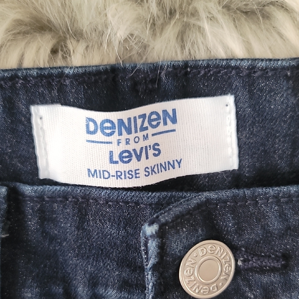 Denizen from Levi's Dark Blue Women's Skinny Jeans - Picture 5 of 7